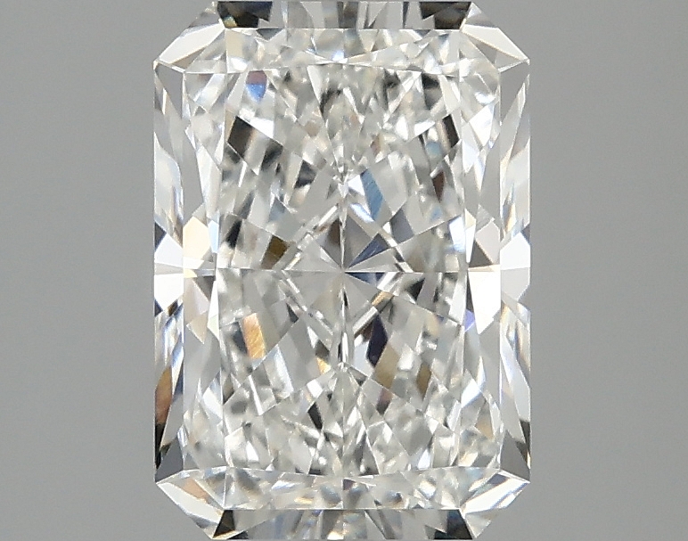 2.05ct Radiant lab-grown diamond, IGI certified, F/VVS1, 8.97 X 6.24 X 4.17 mm