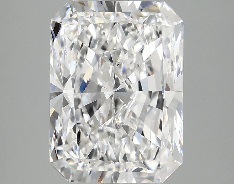 3.84ct Radiant cut lab diamond, E/VVS2, IGI certified