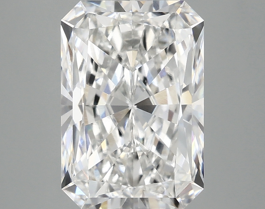3.47ct Radiant lab-grown diamond