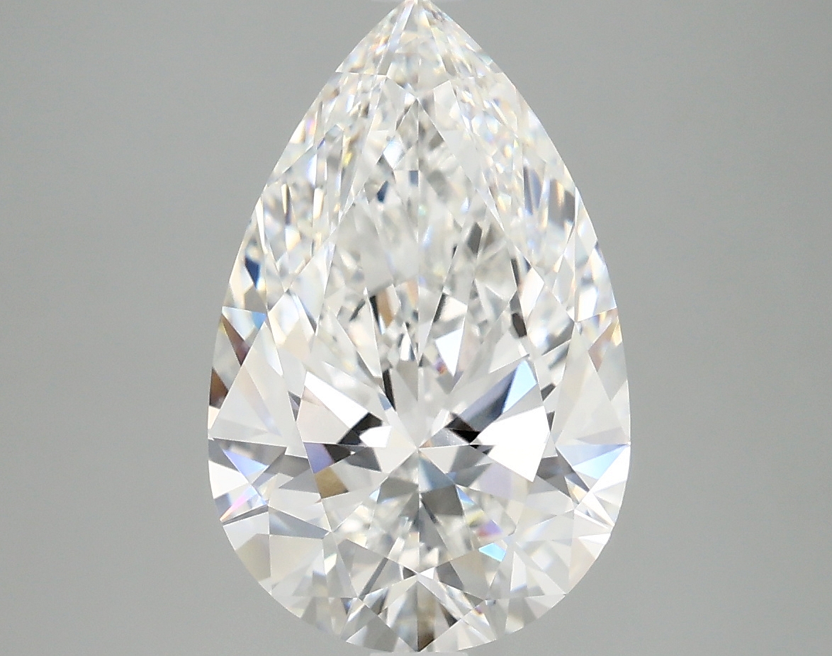 4.1ct pear-cut lab diamond, D color, VVS2 clarity, 13.98mm ID