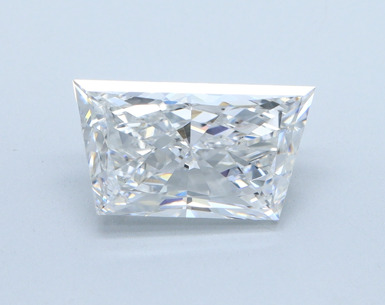 2.02ct lab-grown trapezoid diamond, D/VS1, 10.41mm ID
