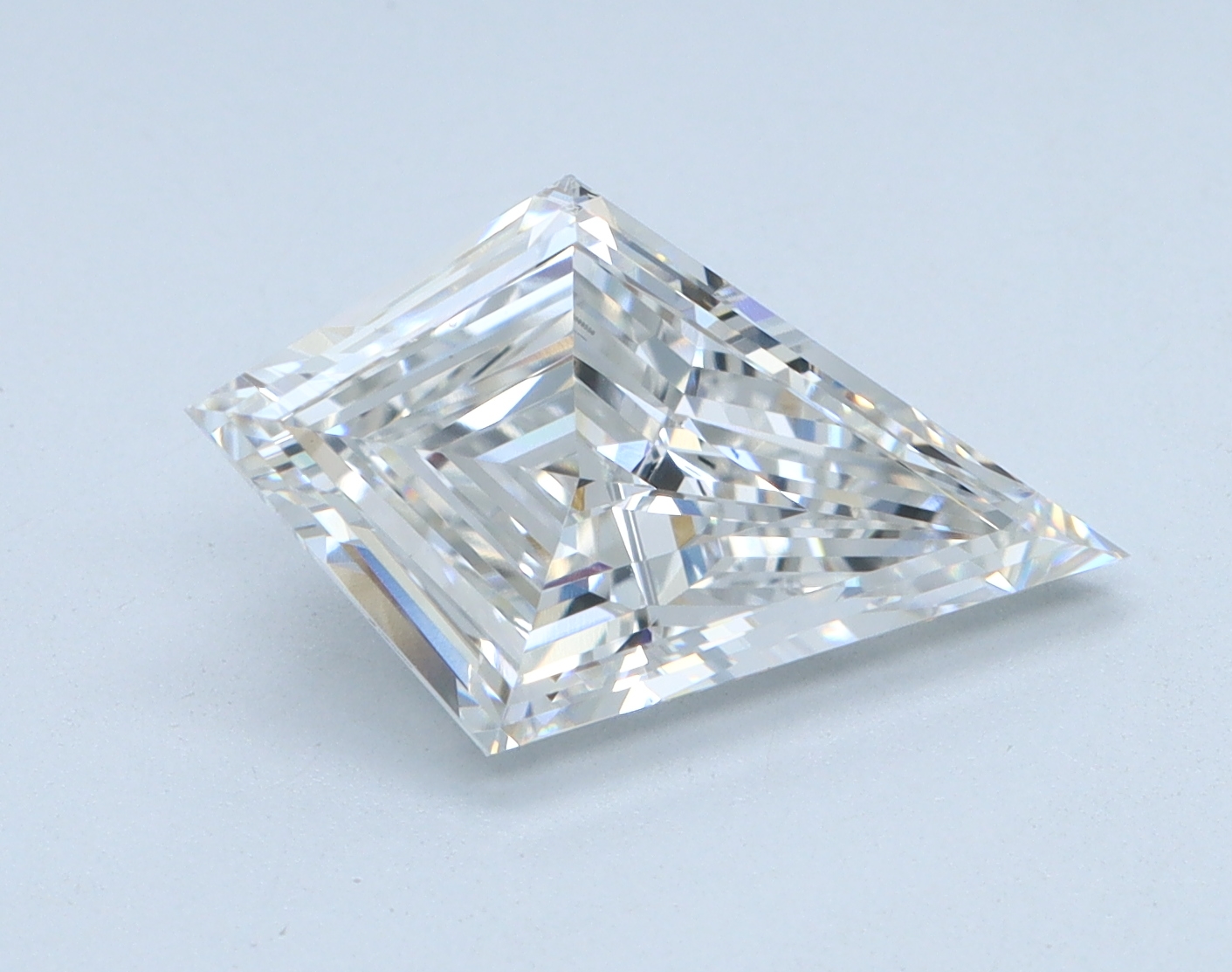 3.01ct lab-grown diamond, kite cut, E color, VS2 clarity, 13.28mm ID