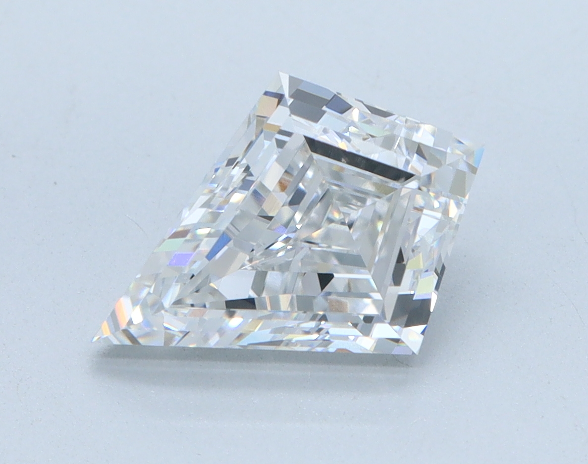 2ct lab-grown kite diamond, D color, VVS2 clarity, 11.06 X 7.89 X 4.72 mm measurements