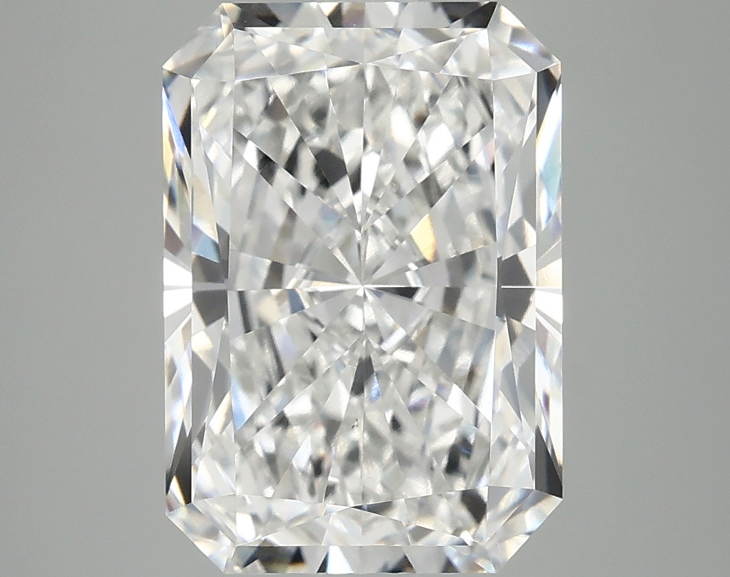 4.88ct lab-grown radiant diamond F/VS1, IGI certified, 12.13mm ID.