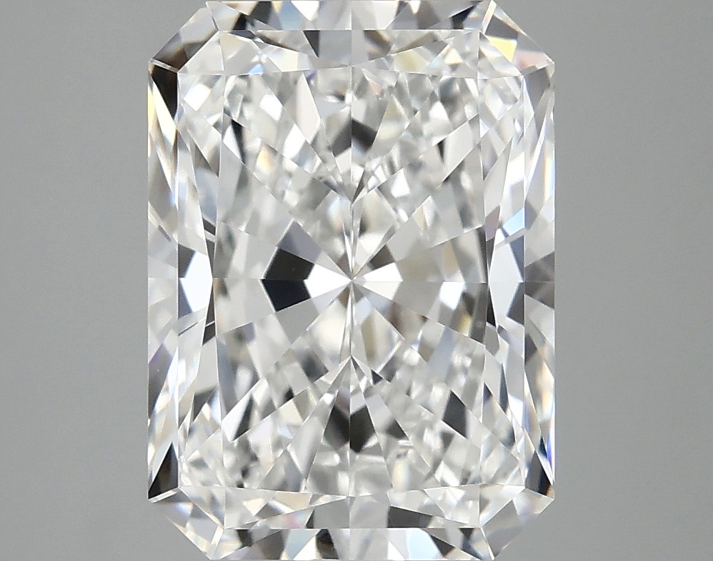 4.05ct Radiant lab-grown diamond