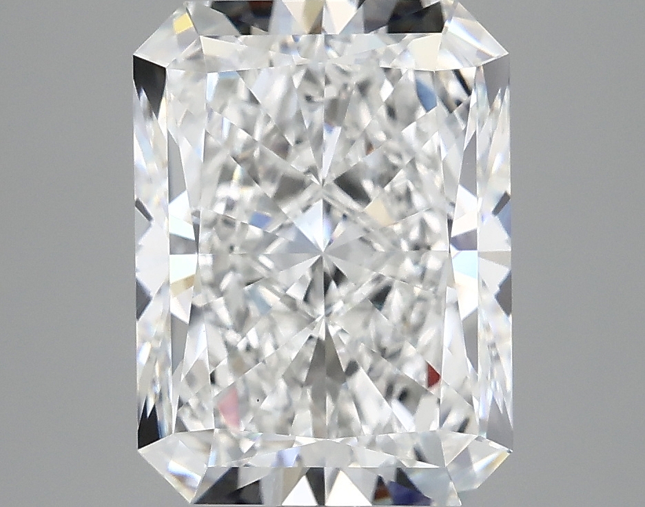 4.05ct Radiant lab-grown diamond